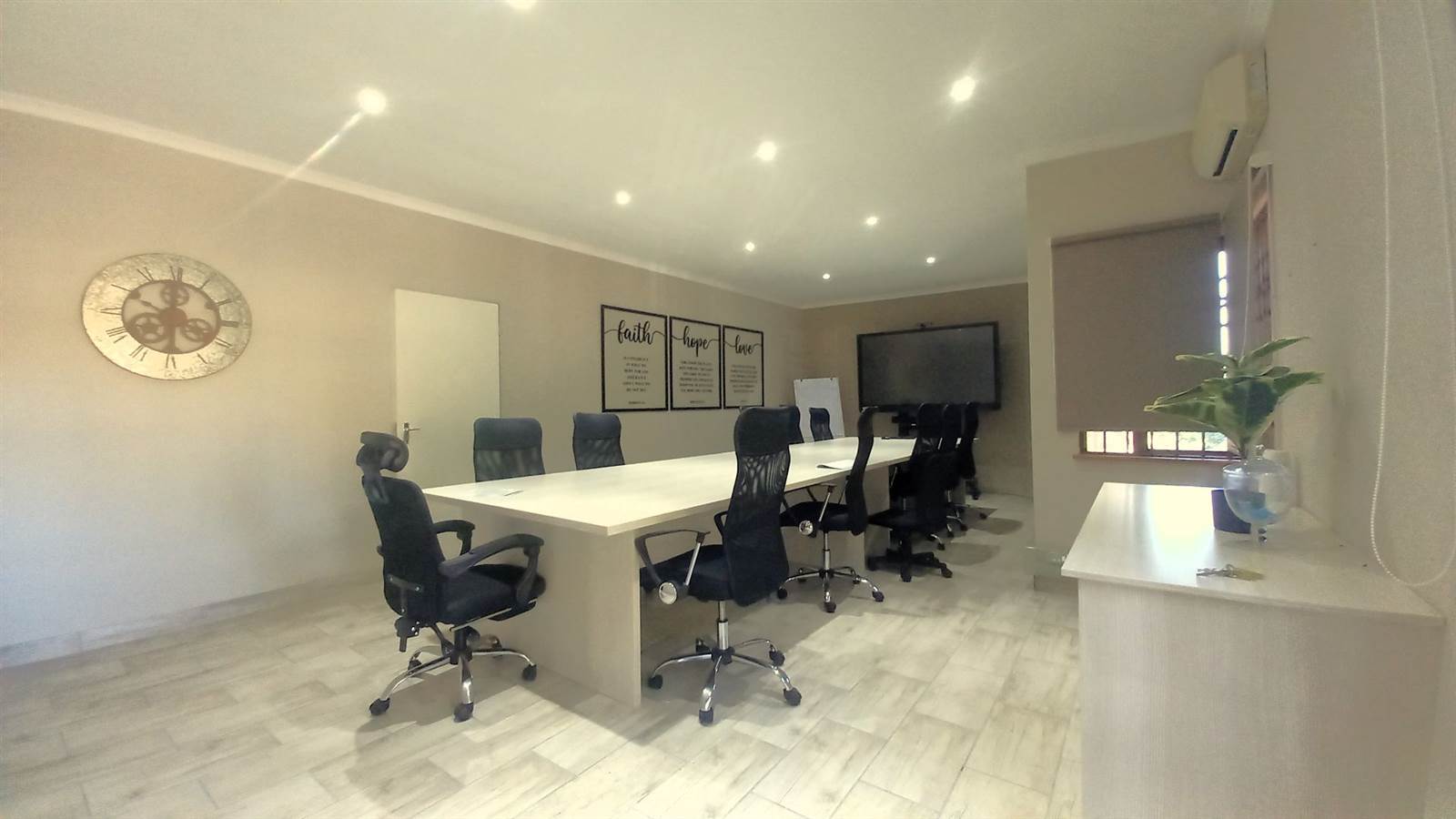 213  m² Office Space in Kloof photo number 4