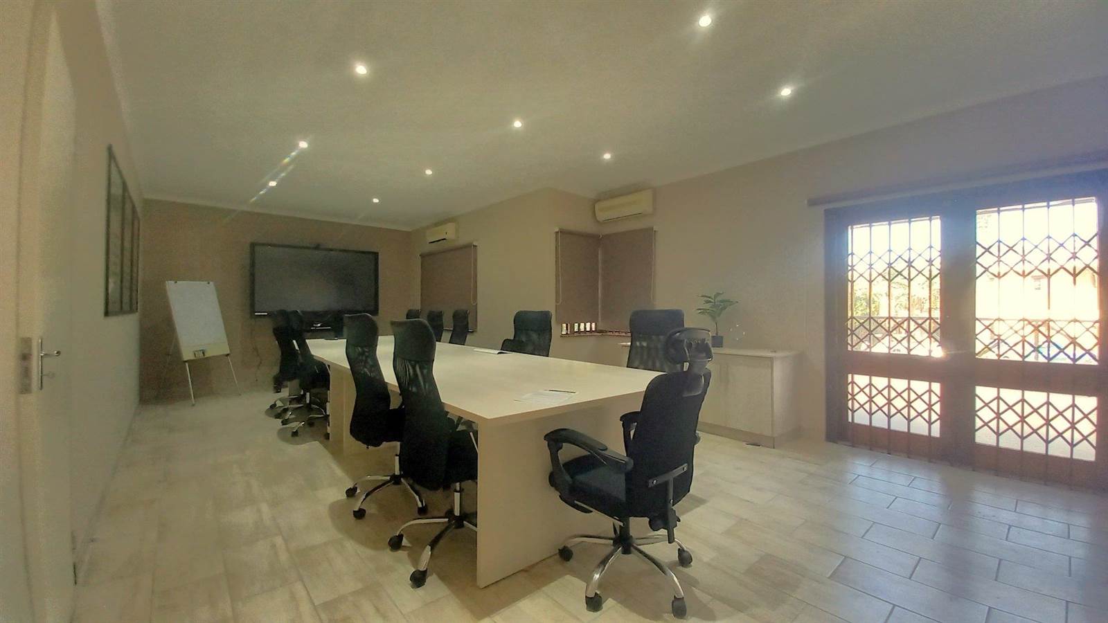 213  m² Office Space in Kloof photo number 5