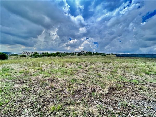 1 099 m² Land