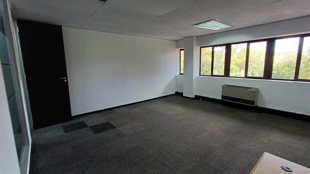 30  m² Commercial space in Woodmead photo number 11