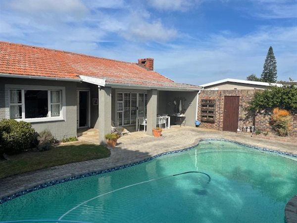 4 Bedroom House 4 Bedroom House