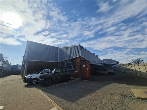 9 370  m² Industrial space