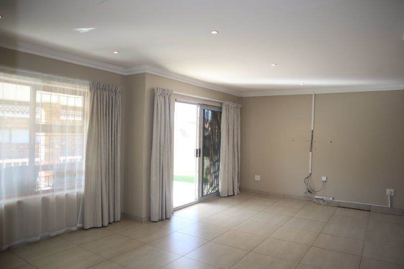 2 Bed Townhouse in Jeffreys Bay photo number 14
