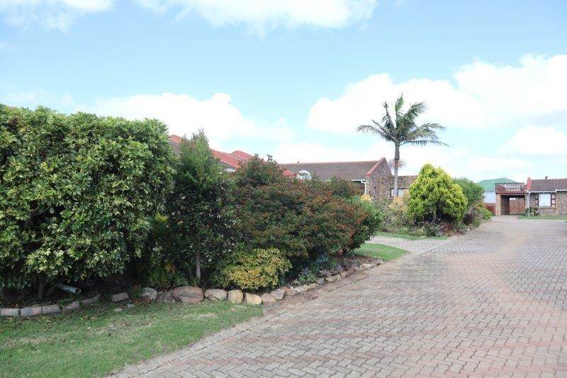2 Bed Townhouse in Jeffreys Bay photo number 24
