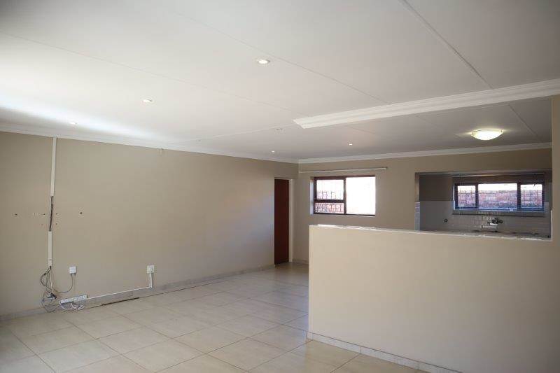 2 Bed Townhouse in Jeffreys Bay photo number 15