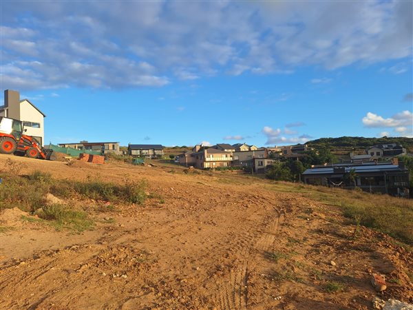 1550 m² Land available in Hartenbos