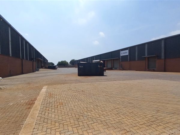 4 892  m² Industrial space