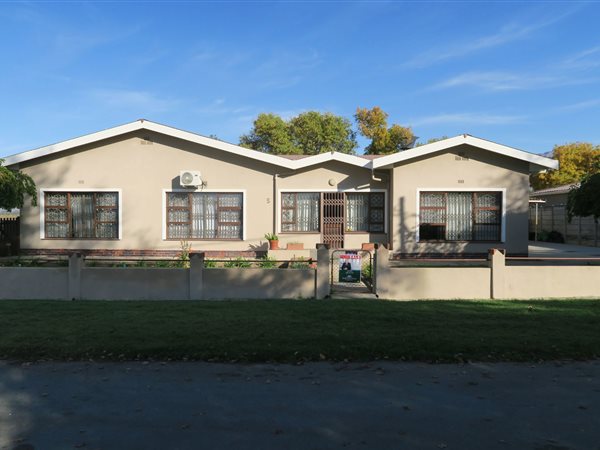4 Bedroom House 4 Bedroom House