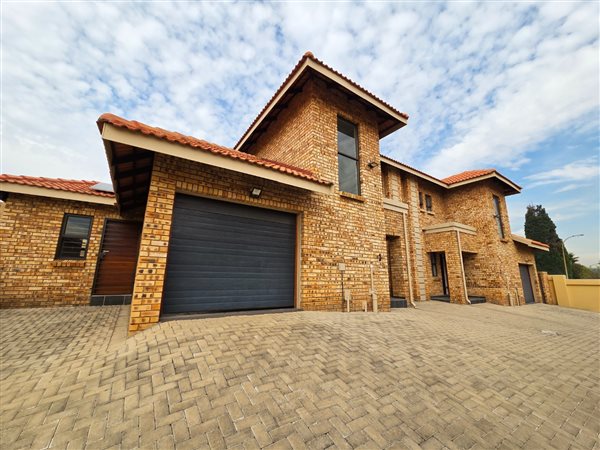 2 Bedroom Townhouse 2 Bedroom Townhouse