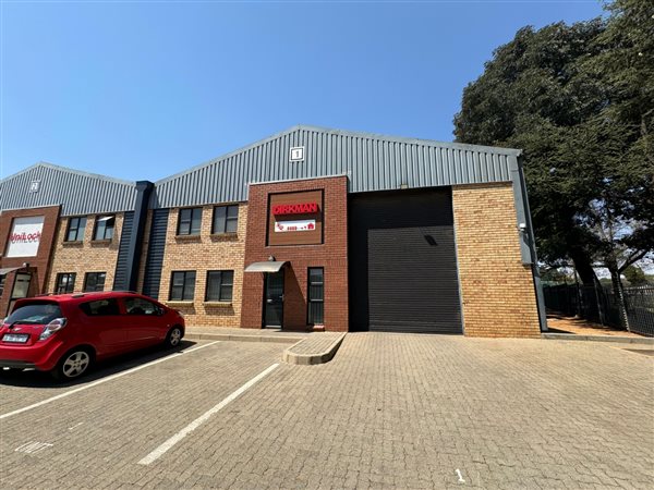 385  m² Industrial space