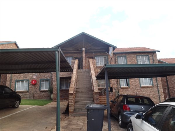 2 Bed Townhouse in Rietvalleirand