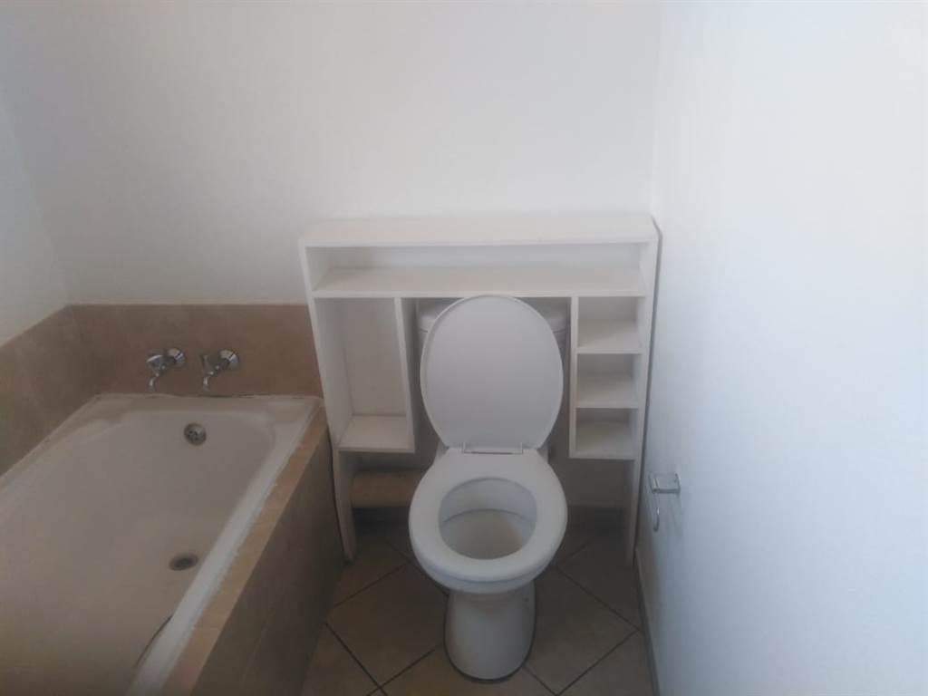 2 Bed House in Olievenhoutbosch photo number 10