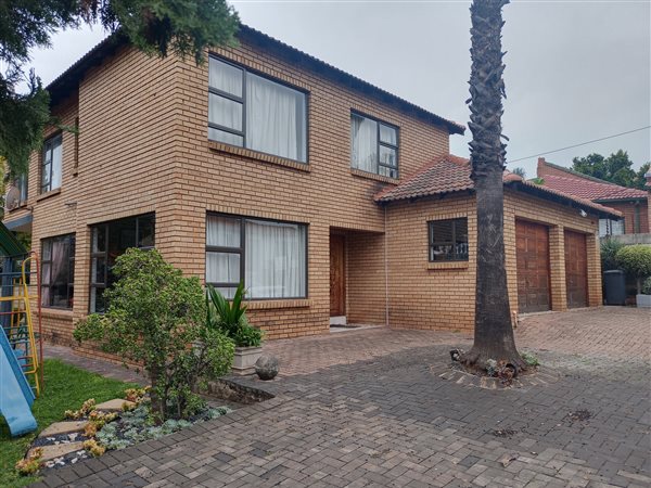 4 Bedroom House 4 Bedroom House