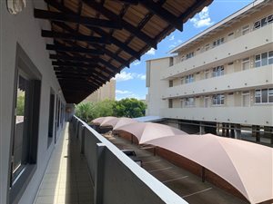 Apartment in Universitas