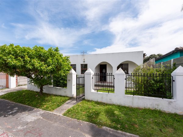 5 Bed House in Ravensmead