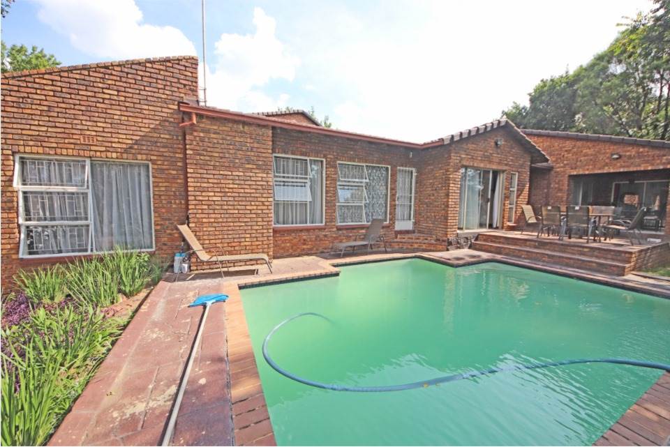6 Bed House in Edenvale photo number 1