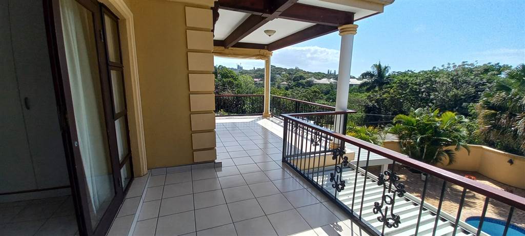 4 Bed Townhouse in Uvongo photo number 19