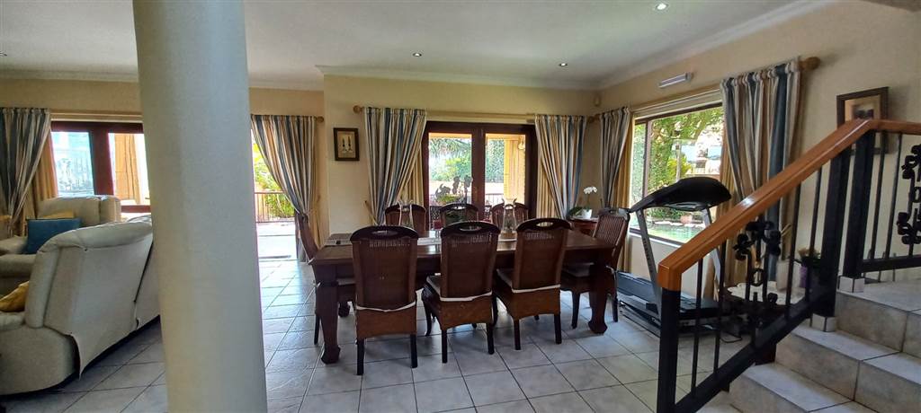 4 Bed Townhouse in Uvongo photo number 5