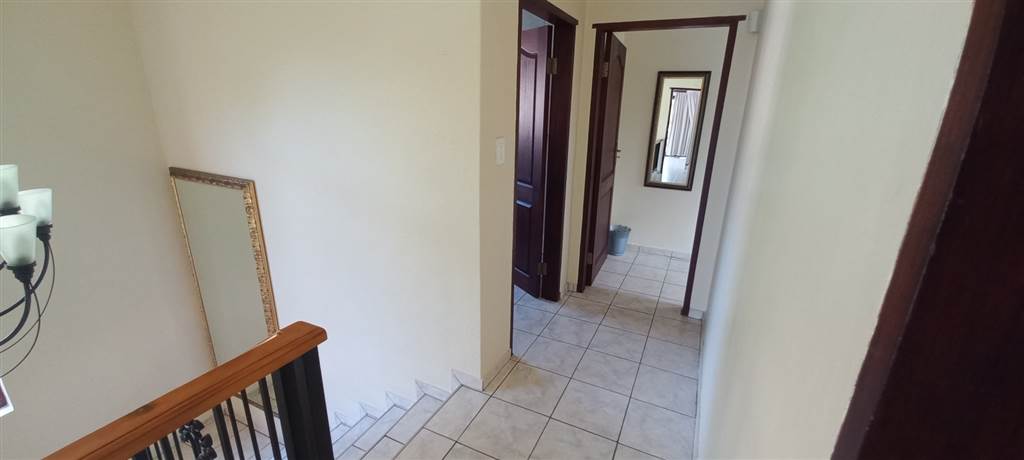 4 Bed Townhouse in Uvongo photo number 28