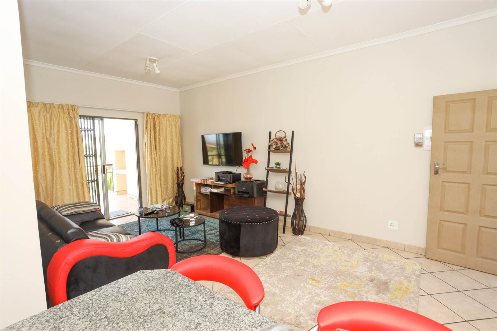 2 Bed Apartment in Country View photo number 6