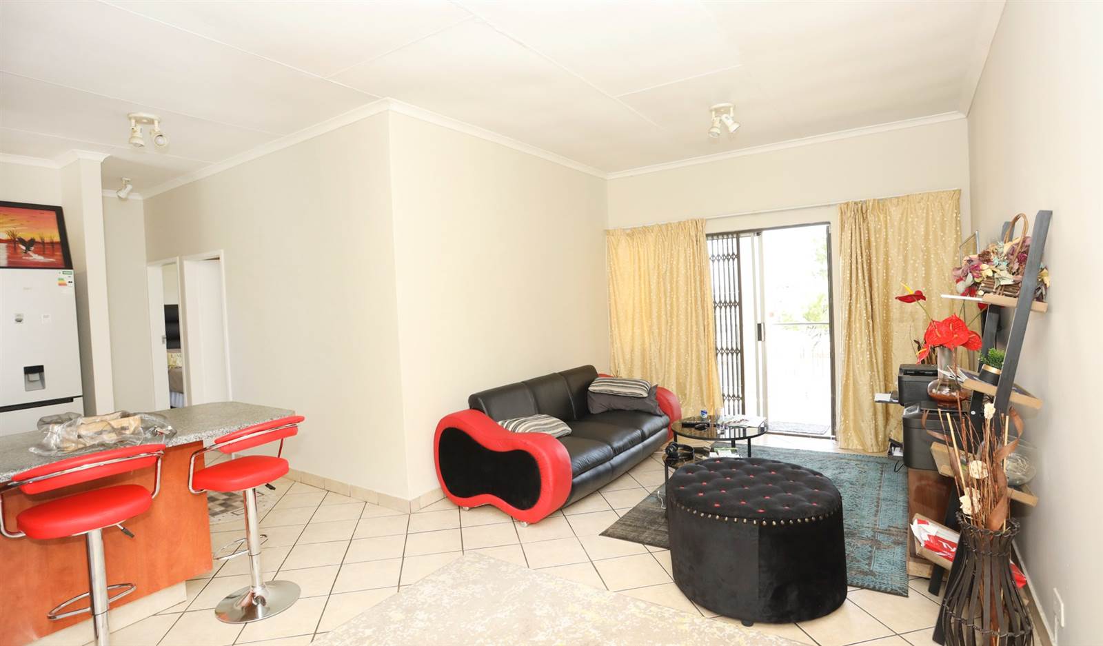 2 Bed Apartment in Country View photo number 4