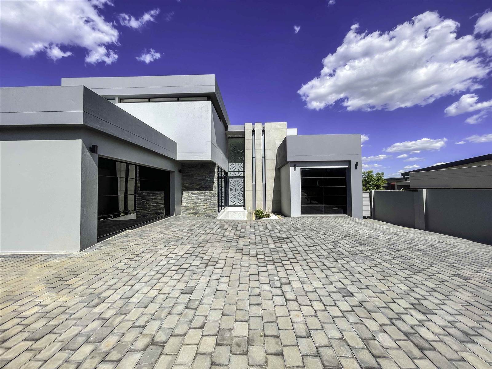 5 Bed House in Midstream Ridge Estate photo number 6