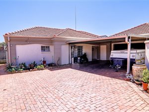 3 Bed House in Amberfield Heights