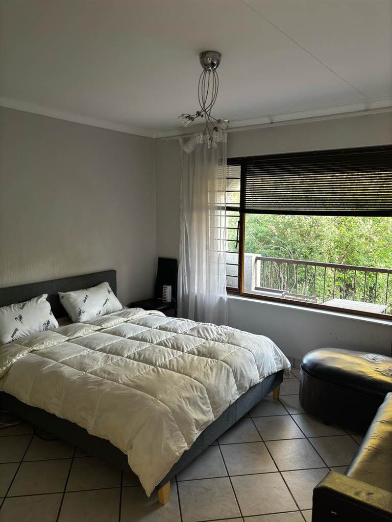 2 Bed Apartment in Sunninghill photo number 17
