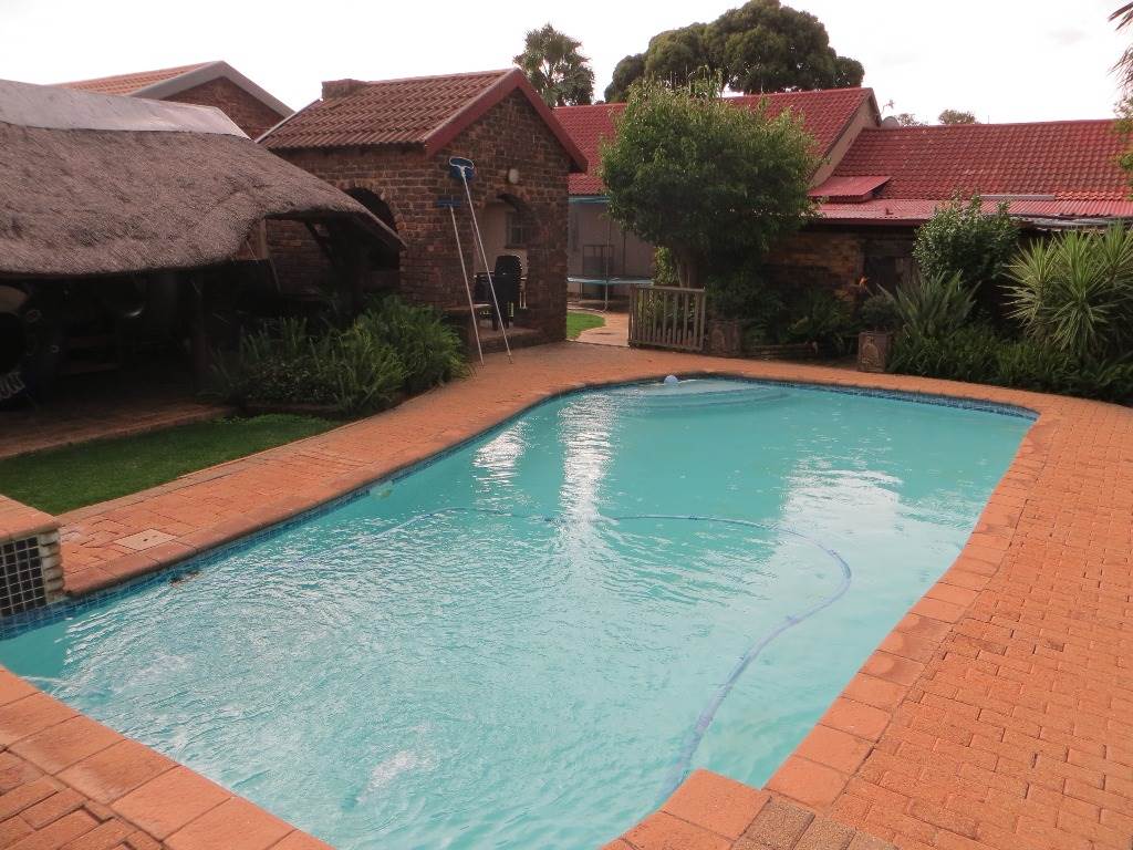 3 Bed House in Fochville photo number 10