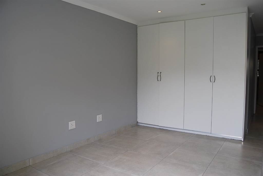 3 Bed Townhouse in Umhlanga Rocks photo number 8