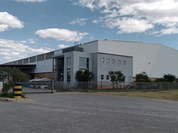 5 860  m² Industrial space