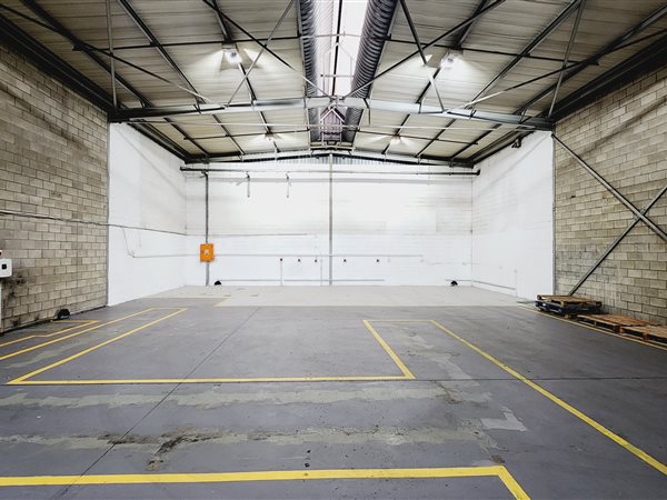 426  m² Industrial space