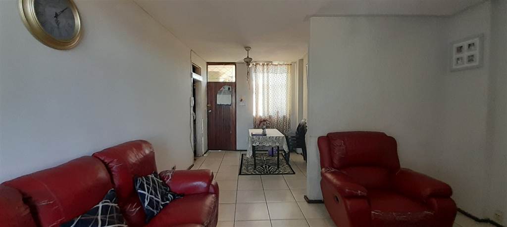 2 Bed Apartment in Pinetown Central photo number 9