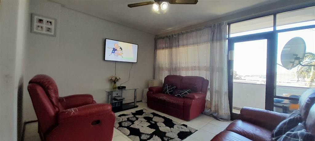 2 Bed Apartment in Pinetown Central photo number 7