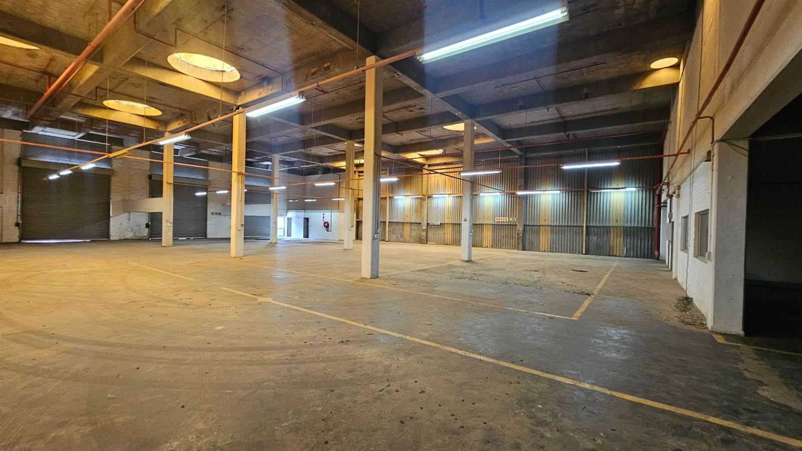 1373  m² Industrial space in Bellville Central photo number 2
