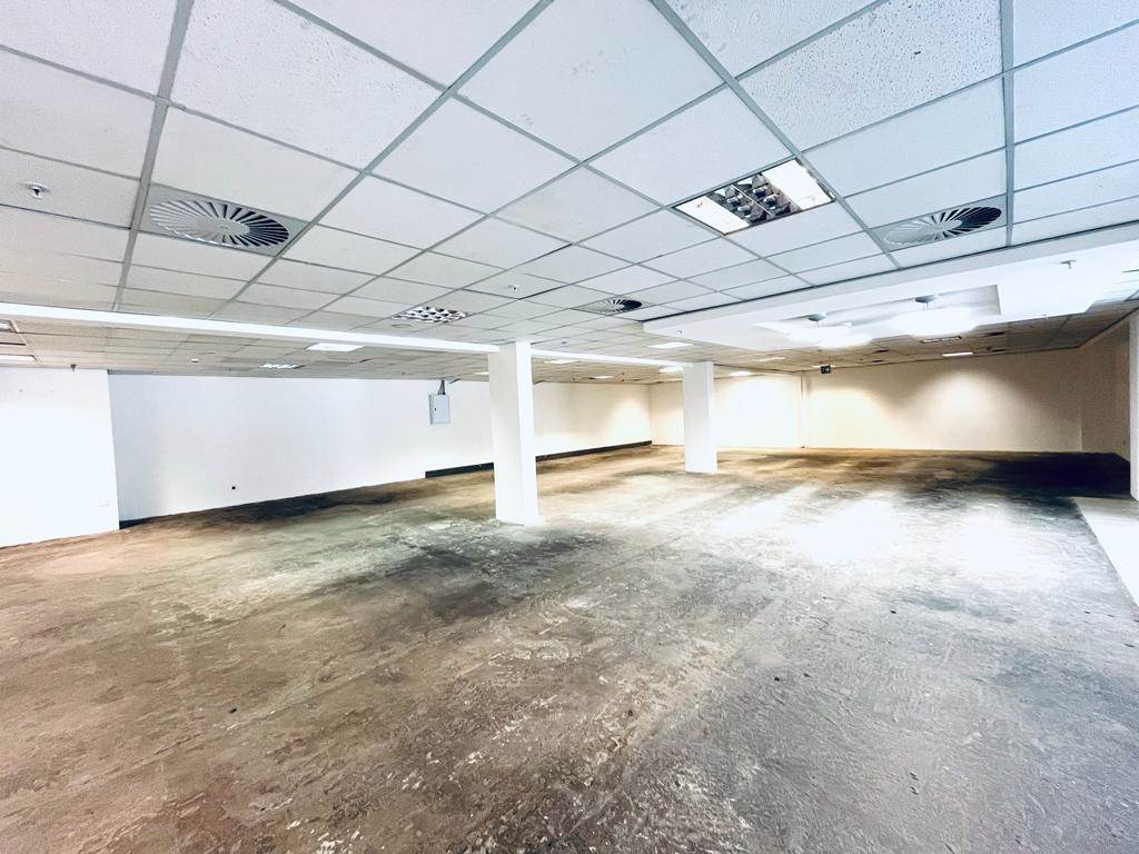 420  m² Retail Space in Benmore Gardens photo number 5