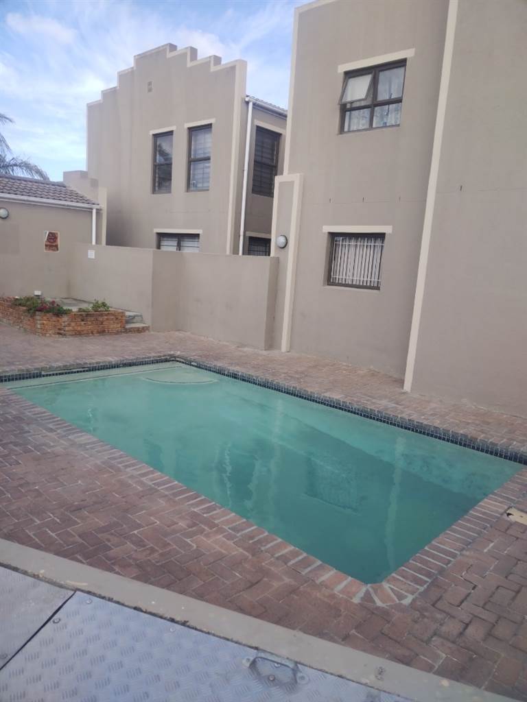2 Bed Apartment in Parow North photo number 1
