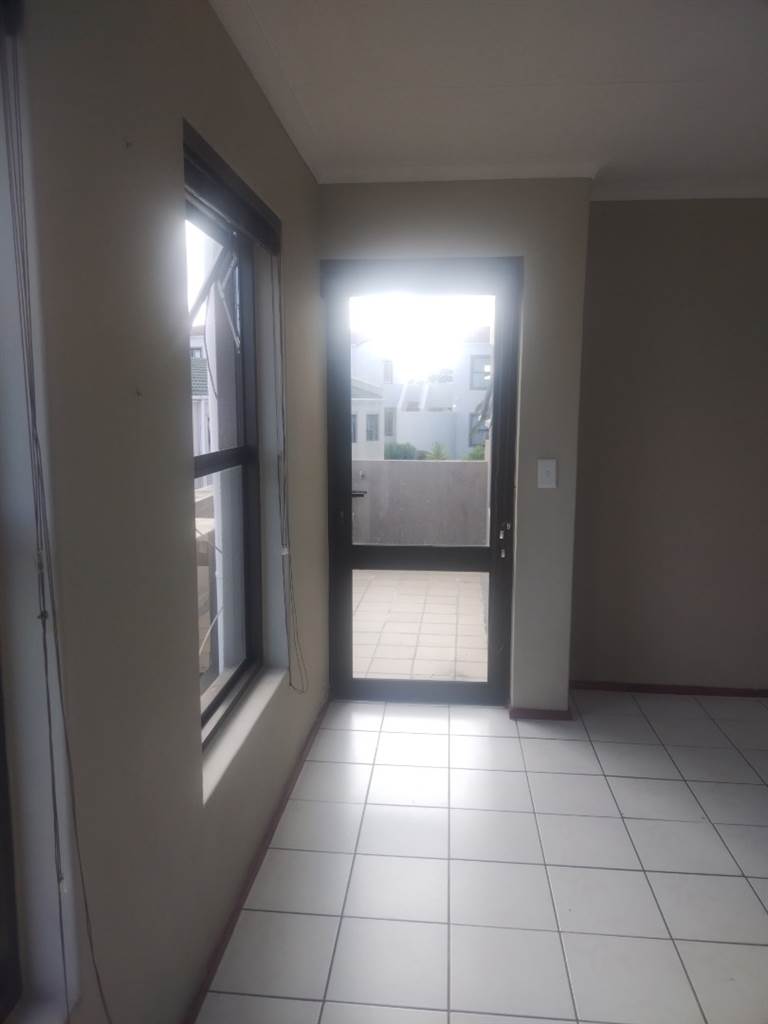 2 Bed Apartment in Parow North photo number 8