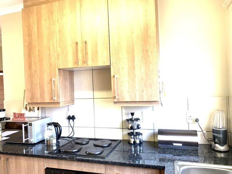 2 Bed Townhouse in Southcrest photo number 5