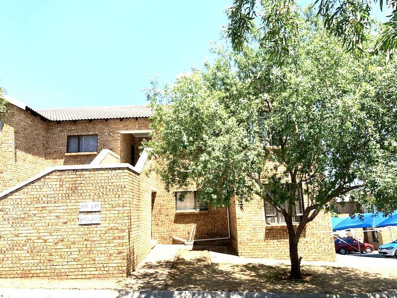 2 Bed Townhouse in Southcrest photo number 12
