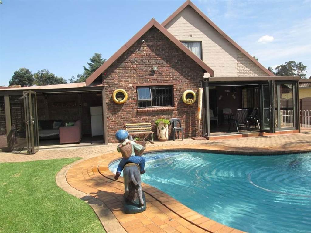 5 Bed House in Brenthurst photo number 5