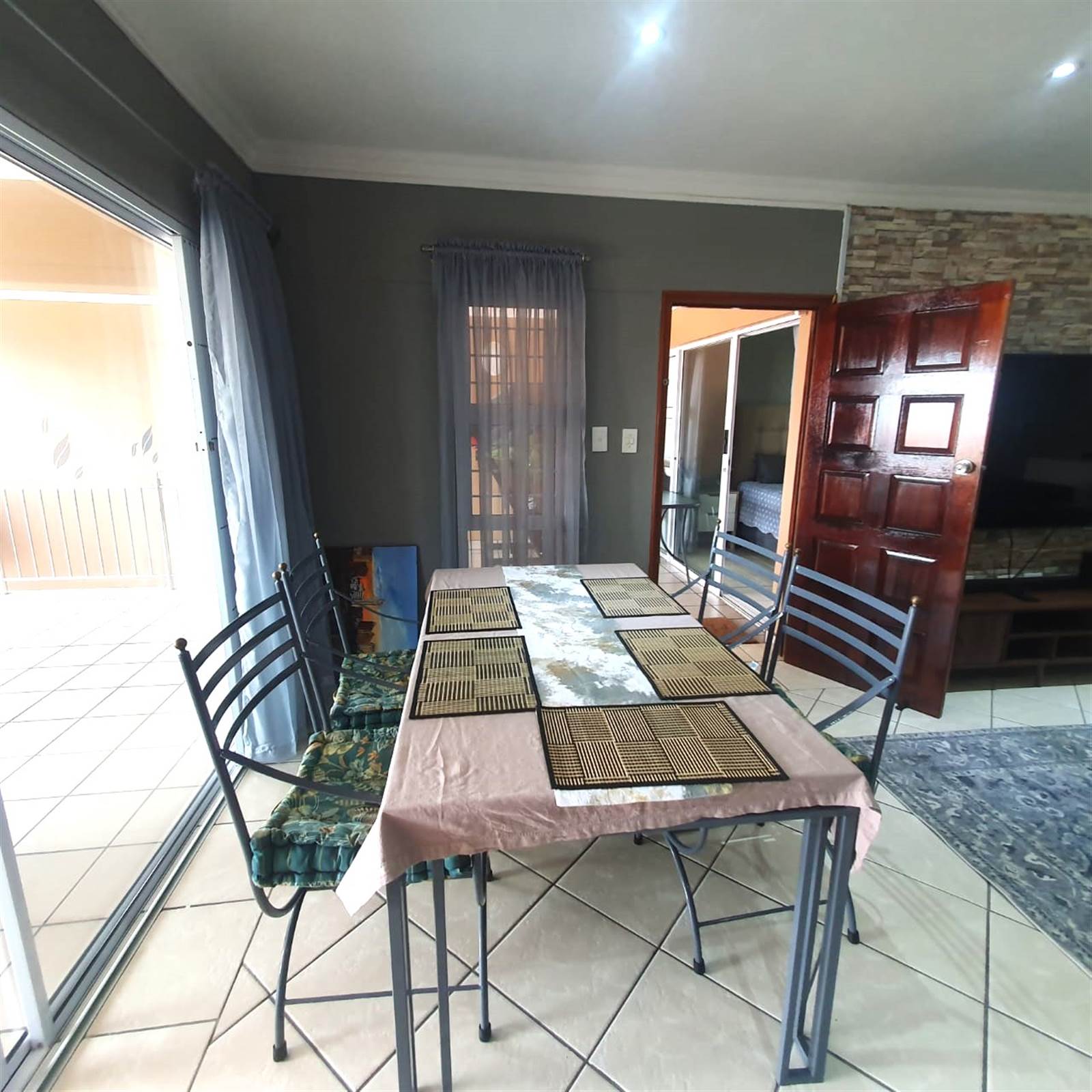 3 Bed Townhouse in Winklespruit photo number 7