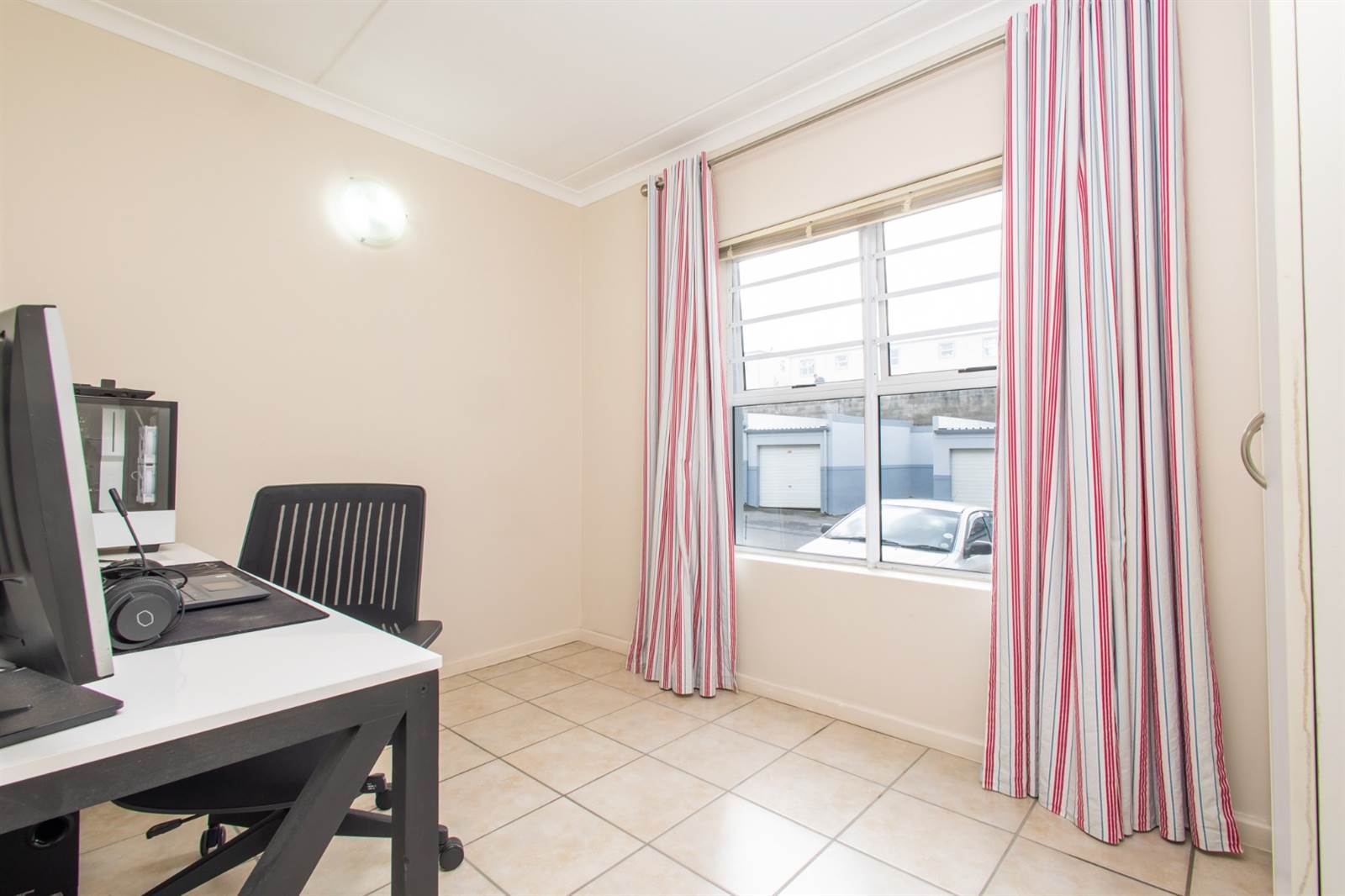 2 Bed Apartment in Vredekloof East photo number 16