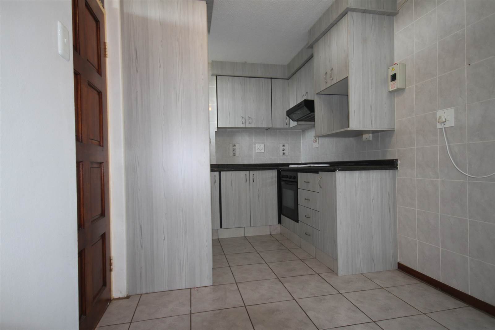 1 Bed Apartment in Doonside photo number 6