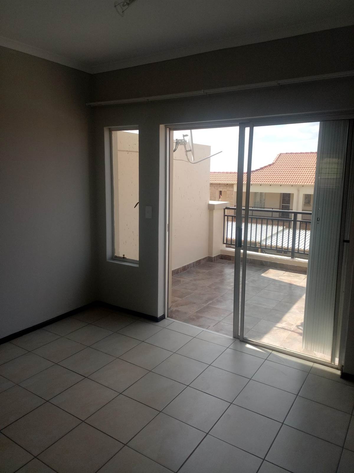 1 Bed Apartment in Roodepoort Central photo number 4