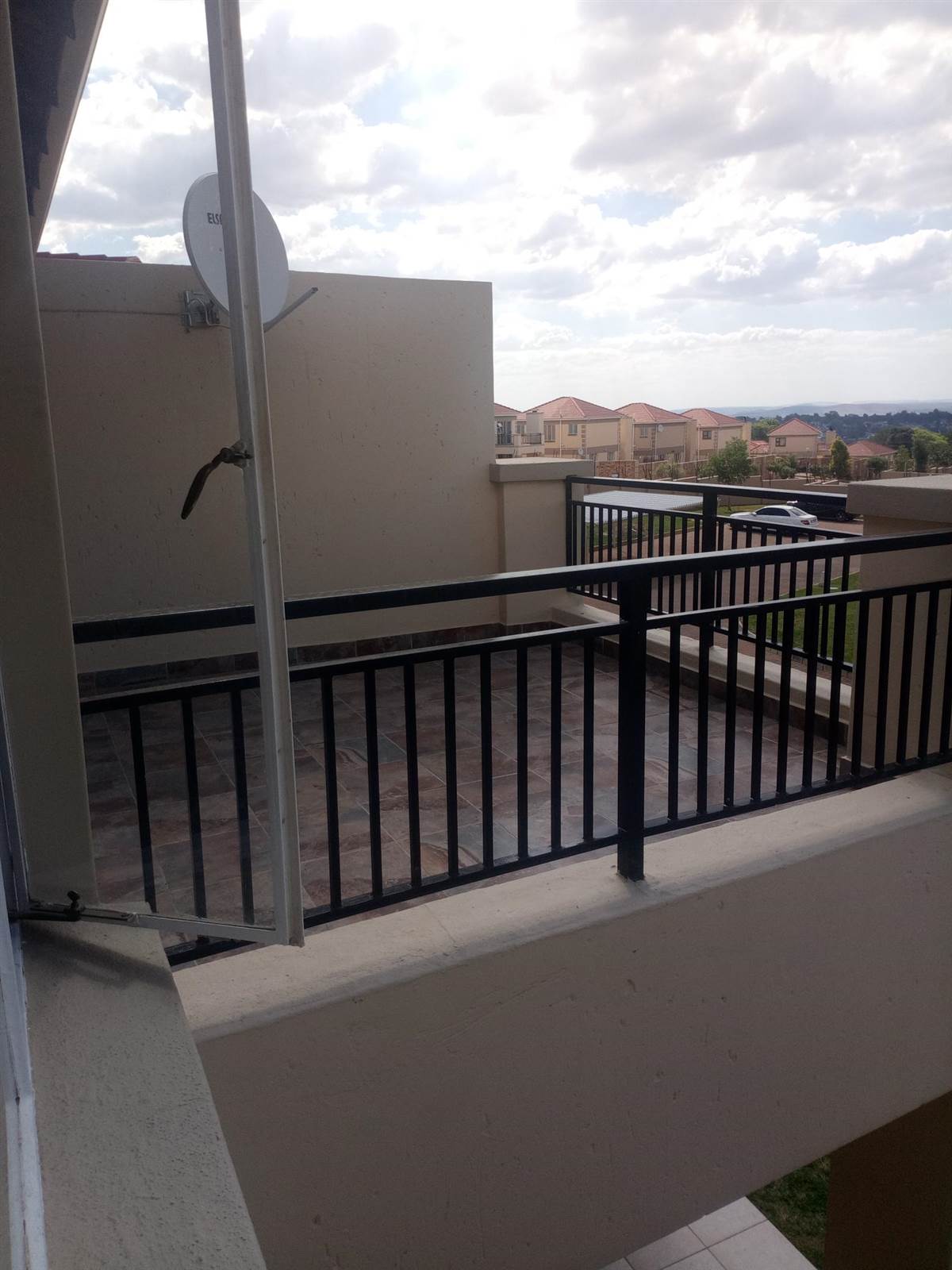 1 Bed Apartment in Roodepoort Central photo number 10