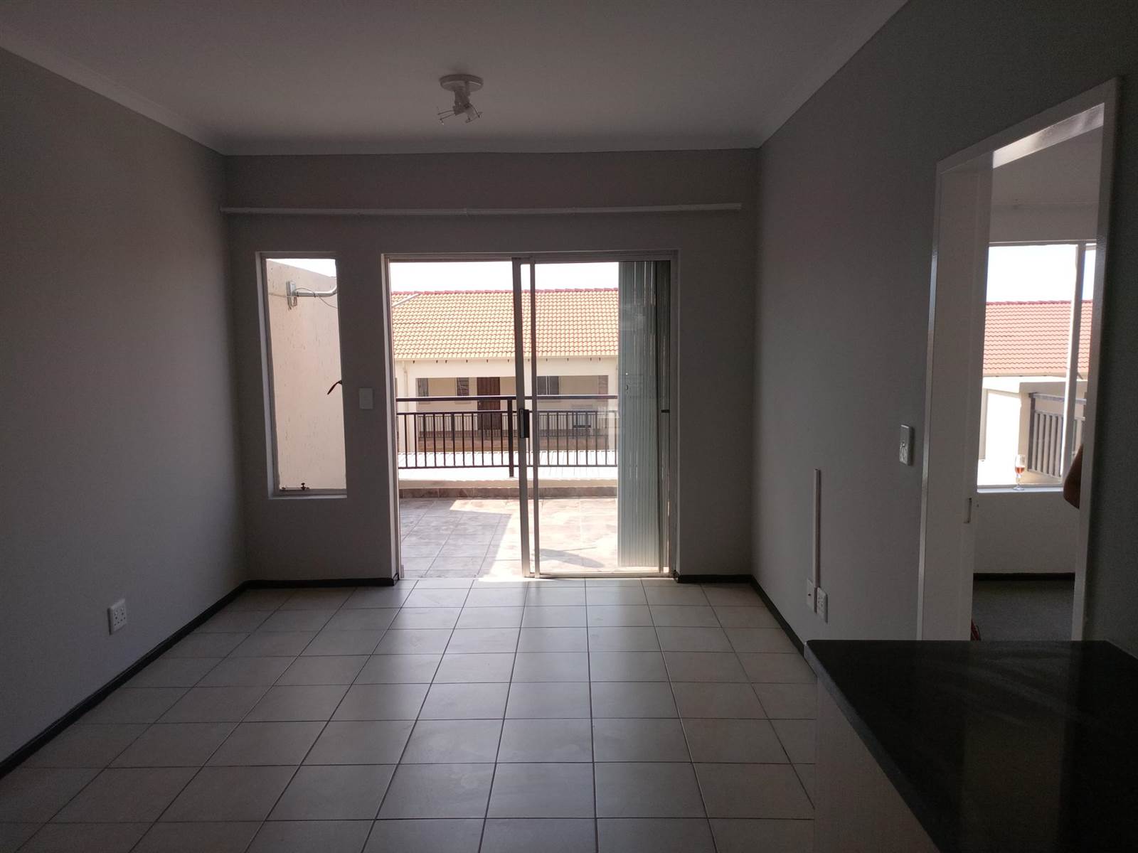 1 Bed Apartment in Roodepoort Central photo number 3