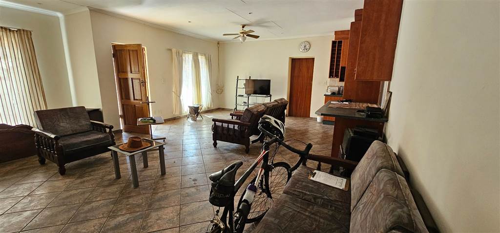 2 Bed Townhouse in Duncanville photo number 3