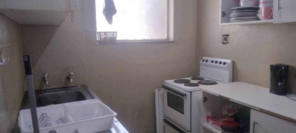 1.5 Bed Flat in Pretoria Central photo number 8