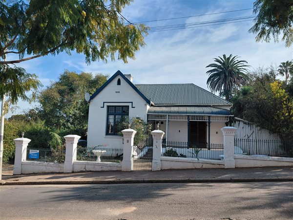 4 Bedroom House 4 Bedroom House